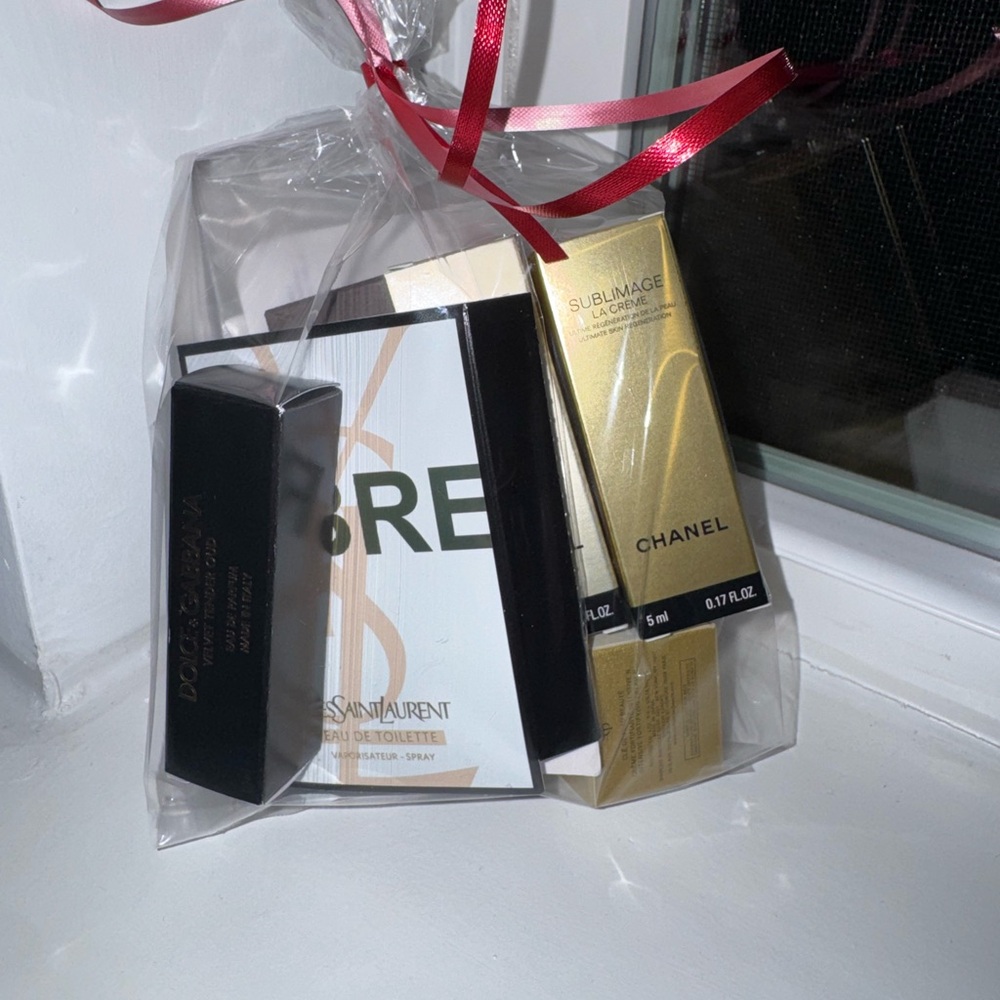 CHANEL Sublimage Moisturizer - Gold and Black